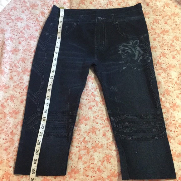 💙 Stretchy blue capris leggings , have a denim look.Sz Jrs 10-13 or Sz M-L - Picture 4 of 6